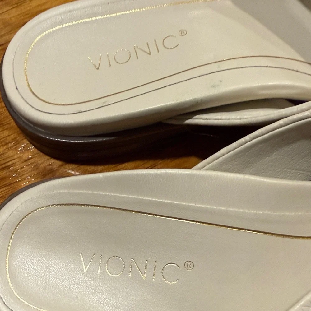 Vionic Cream Thong Sandals - Picture 3 of 7
